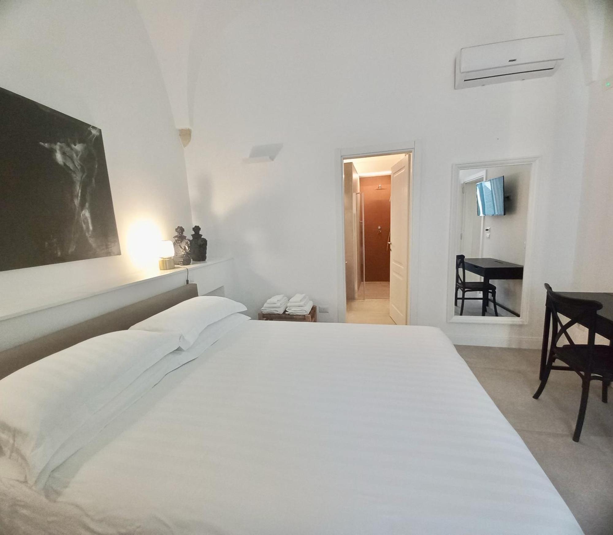Li Frati Suite Lecce Bagian luar foto